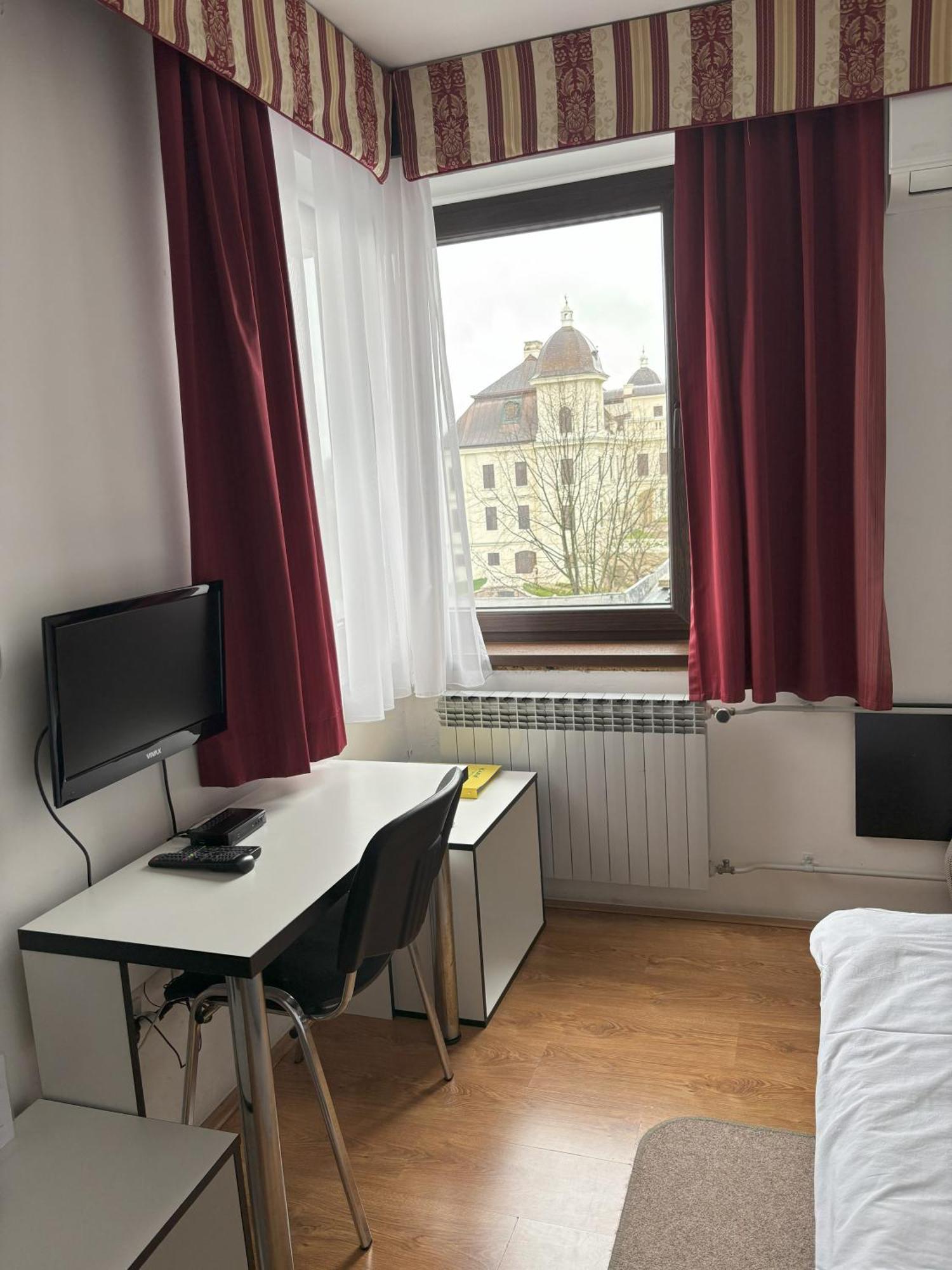 Hotel Park Nasice 外观 照片