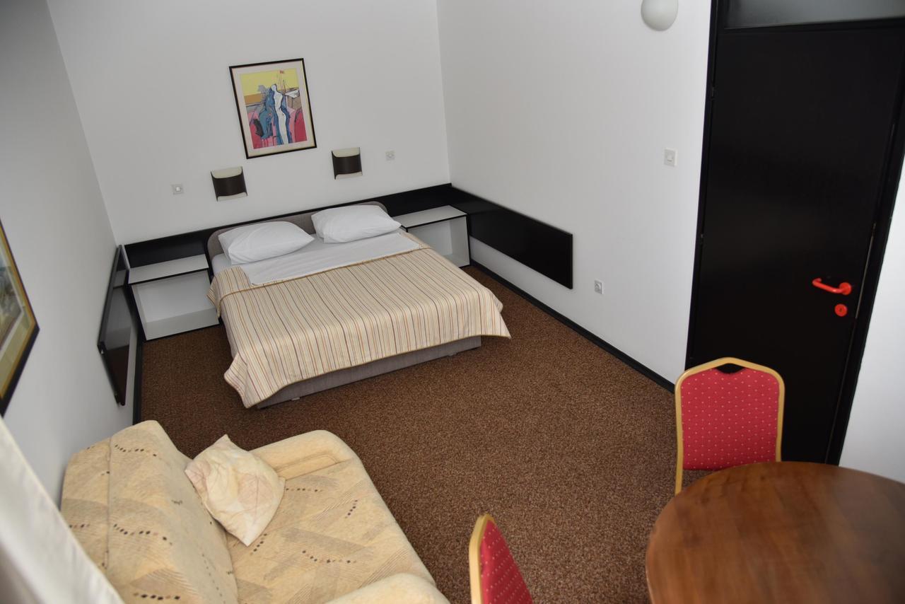 Hotel Park Nasice 外观 照片