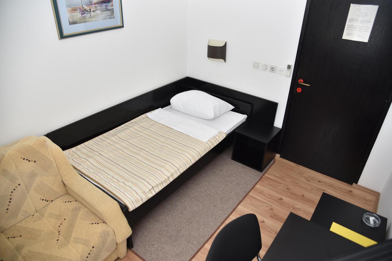 Hotel Park Nasice 外观 照片