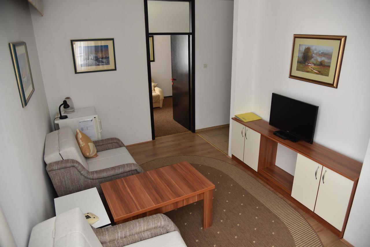 Hotel Park Nasice 外观 照片