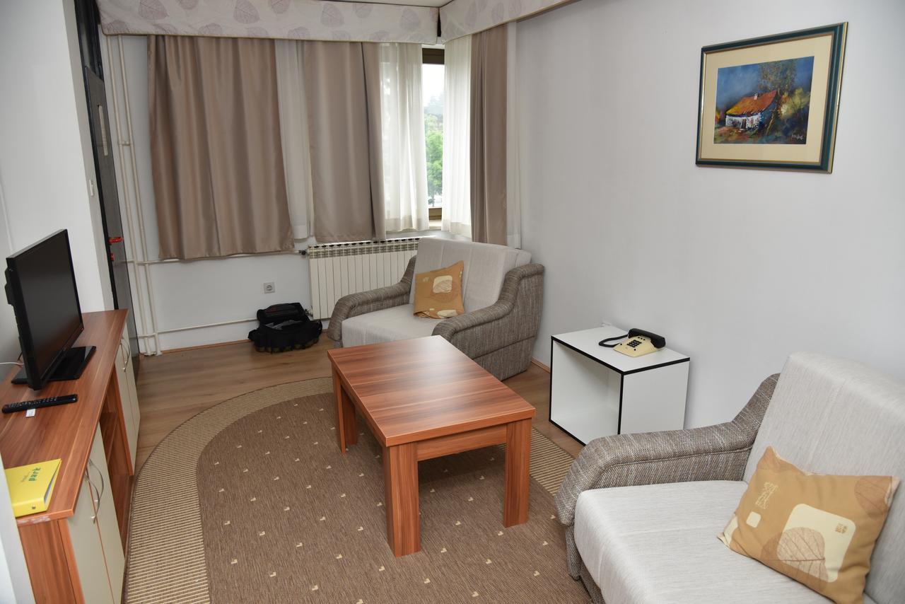 Hotel Park Nasice 外观 照片